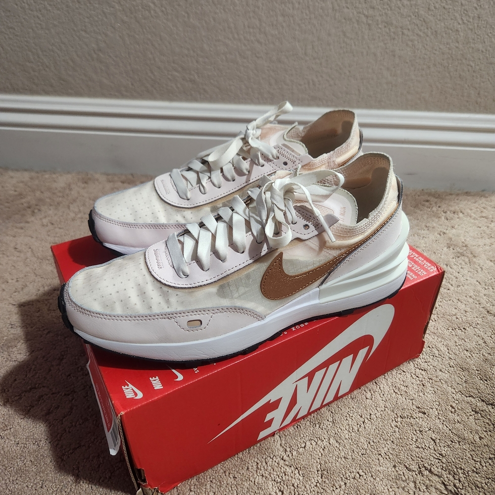 Nike Waffle One ESS Sneakers